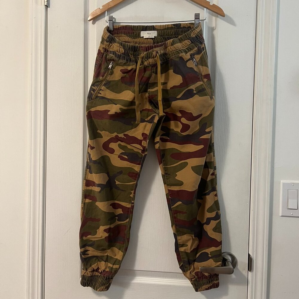 Aritzia TNA Alix High-Waisted Elastic-Cuff Tan Green tone Camo Joggers